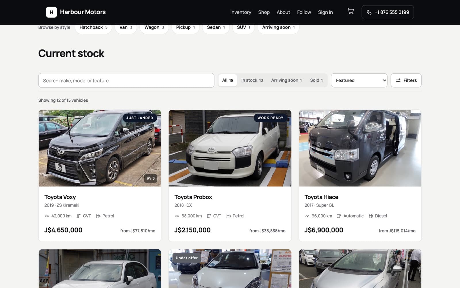 El inventario de Harbour Motors: buscador, pestañas In stock / Arriving soon / Sold y tarjetas de una Toyota Voxy 2019 a J$4,650,000 (desde J$77,510/mes), una Toyota Probox 2018 a J$2,150,000 y una Toyota Hiace 2017 a J$6,900,000.