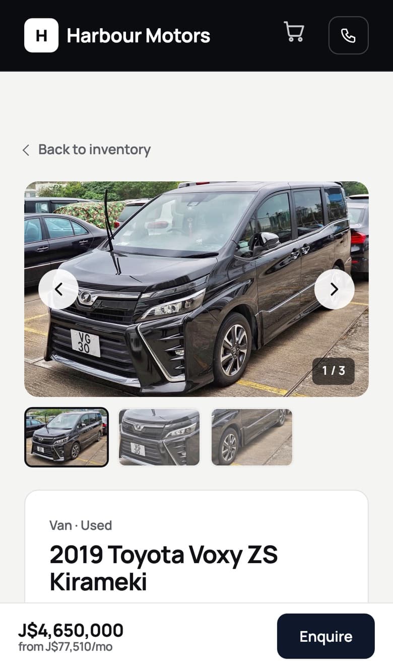 El anuncio de una Toyota Voxy en un teléfono: una foto grande con el contador de galería 1 de 3 y miniaturas debajo.
